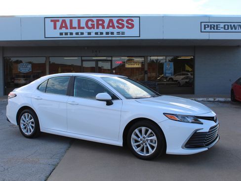 Used 2024 Toyota Camry LE image 2