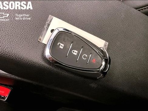 Certified 2025 Chevrolet Trax RS w/ Sunroof Package FWD image 11