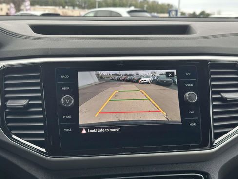 Used 2022 Volkswagen Atlas Cross Sport SE w/ Panoramic Sunroof Package image 18