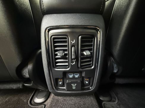 Used 2018 Jeep Grand Cherokee Limited AWD/4WD image 28