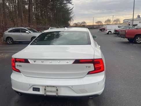 Used 2018 Volvo S90 T5 Momentum w/ Convenience Package image 6