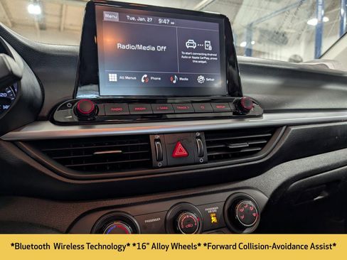 Used 2023 Kia Forte LXS w/ LXS Technology Package image 5