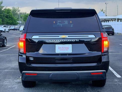Used 2021 Chevrolet Suburban LS RWD image 6