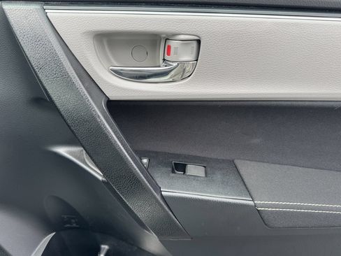 Used 2019 Toyota Corolla LE w/ Carpet Mat Package (TMS) FWD image 29