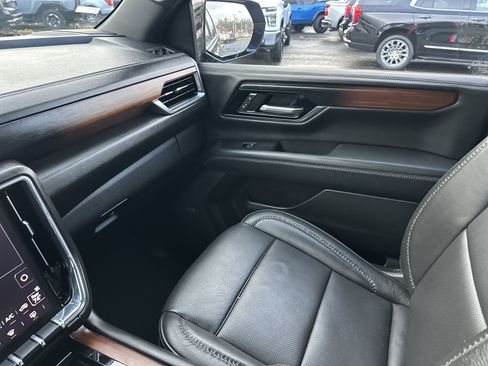 Certified 2025 GMC Yukon Denali image 24