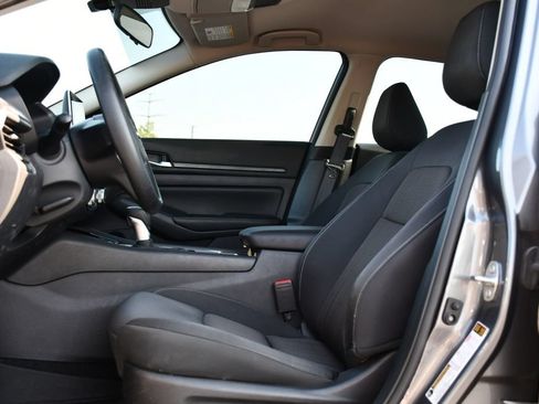 Used 2024 Nissan Altima 2.5 SV FWD image 15