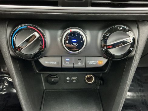 Used 2020 Hyundai Kona SEL FWD image 35