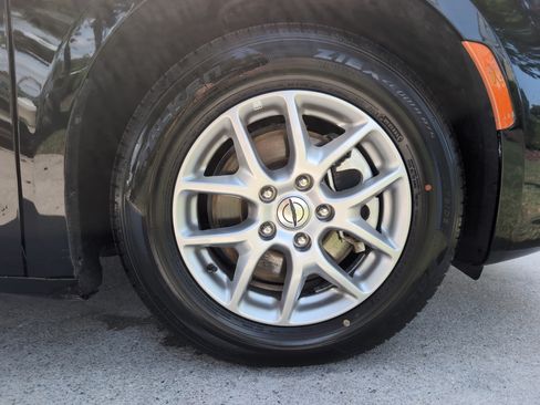 Used 2024 Chrysler Pacifica Touring-L FWD image 13