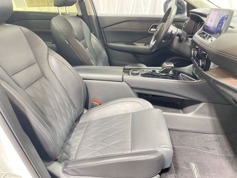 Used 2024 Nissan Rogue Platinum image 27