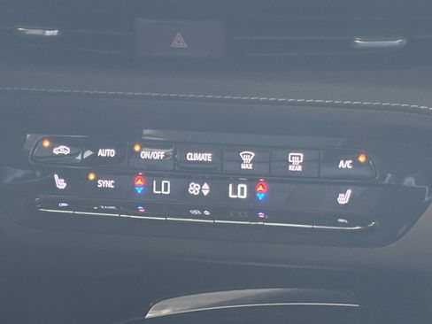 Used 2023 Buick Envision Essence FWD image 4