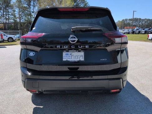 Used 2025 Nissan Rogue SV image 6