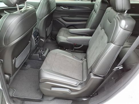 New 2025 Jeep Grand Cherokee L Altitude image 12