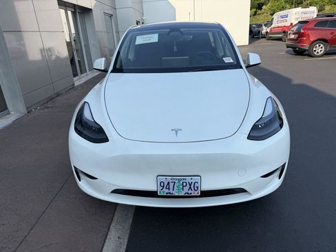 Used 2024 Tesla Model Y Long Range AWD/4WD image 8