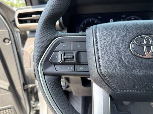Used 2024 Toyota Tacoma Limited w/ Limited Package (LT) AWD/4WD image 21