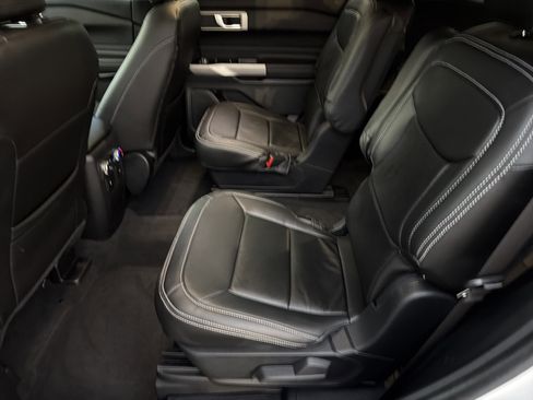 Used 2022 Ford Explorer XLT image 23