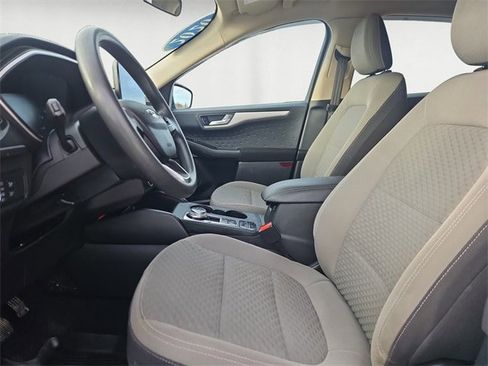 Used 2020 Ford Escape SE image 9