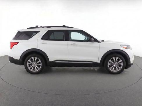 Used 2020 Ford Explorer XLT w/ Equipment Group 202A AWD/4WD image 4