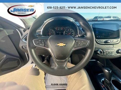 Used 2019 Chevrolet Malibu LT image 12