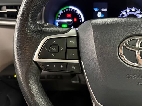 Used 2021 Toyota Sienna XLE image 12