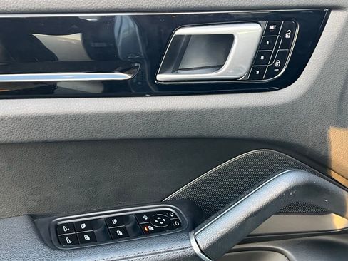 Used 2020 Porsche Cayenne S image 29