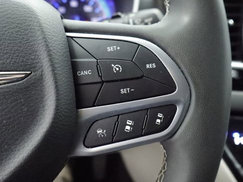 Certified 2023 Chrysler Pacifica Touring-L FWD image 31