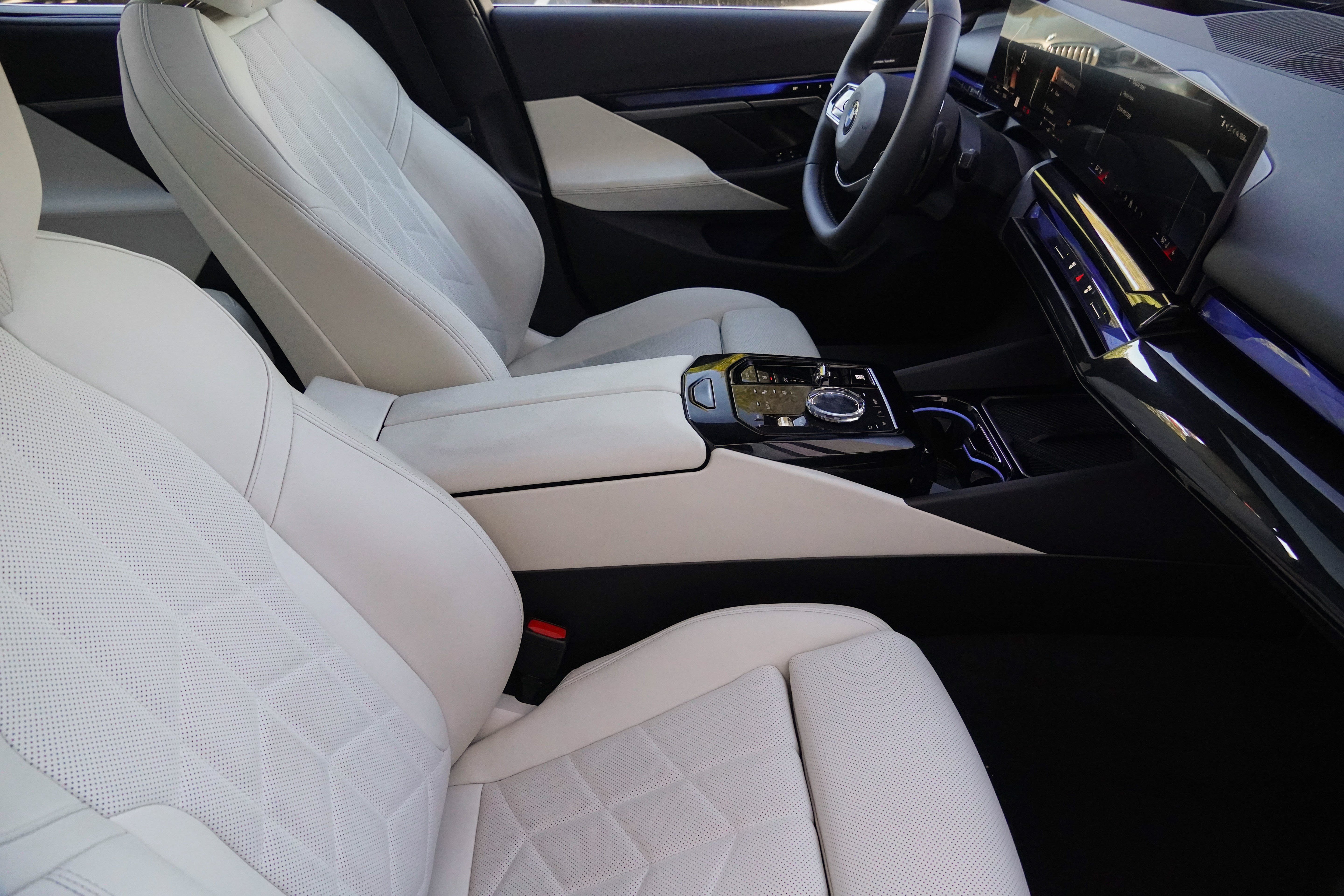 Certified 2026 BMW 540i xDrive AWD/4WD image 13