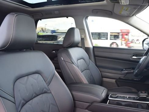 New 2026 Nissan Pathfinder Platinum AWD/4WD image 19