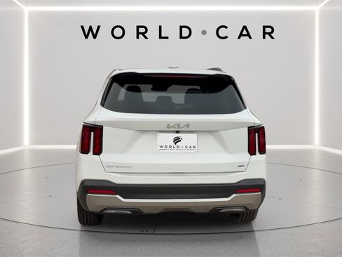 Used 2024 Kia Sorento S w/ Panoramic Sunroof Package image 6