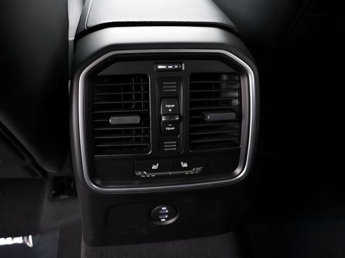 New 2026 Porsche Macan image 21