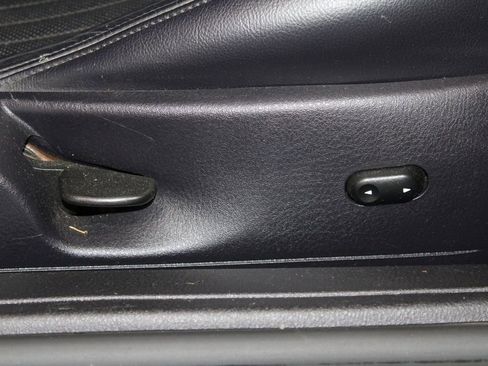 Used 2005 Ford Thunderbird image 18