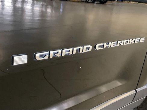 Used 2023 Jeep Grand Cherokee Limited RWD image 9