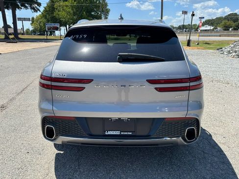 Used 2022 Genesis GV70 2.5T w/ Advanced Package AWD/4WD image 4