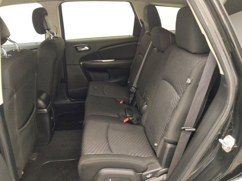 Used 2019 Dodge Journey SE image 18