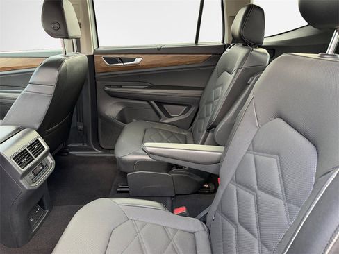 Used 2024 Volkswagen Atlas SE image 14
