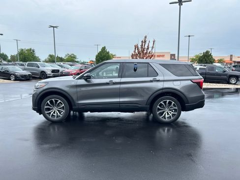 New 2027 Ford Explorer ST-Line AWD/4WD image 9