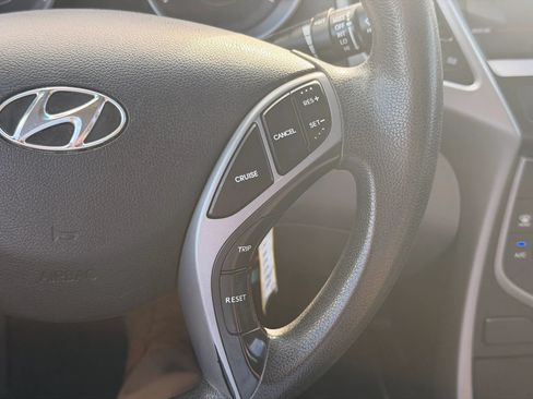 Used 2016 Hyundai Elantra SE FWD image 32