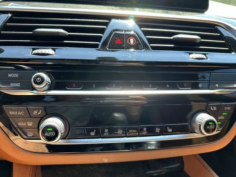 Used 2022 BMW 540i xDrive w/ M Sport Package image 44