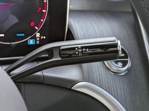 Used 2025 Mercedes-Benz GLC 300 image 15