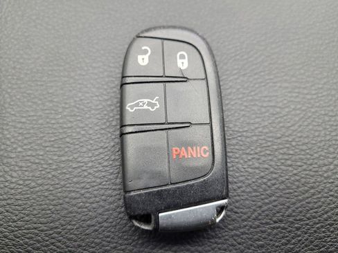 Used 2015 Chrysler 200 Limited FWD image 32