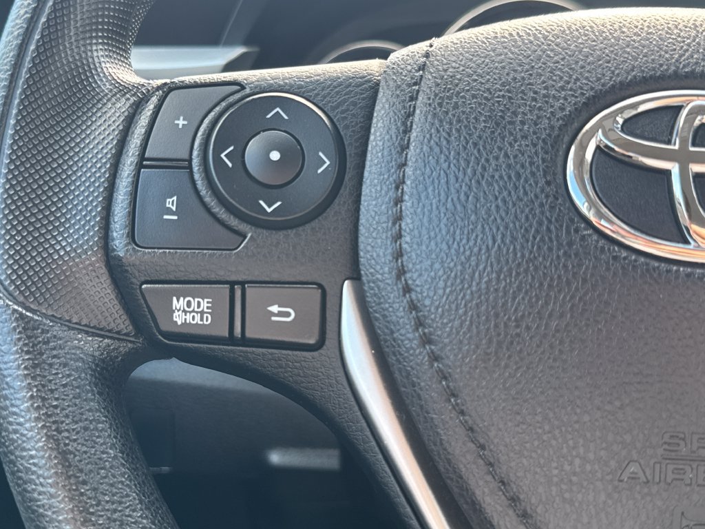 Used 2016 Toyota Corolla LE FWD image 18