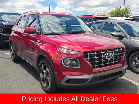 Used 2025 Hyundai Venue Limited FWD image 1