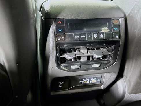 Used 2023 Jeep Grand Cherokee Overland w/ Luxury Tech Group IV AWD/4WD image 31