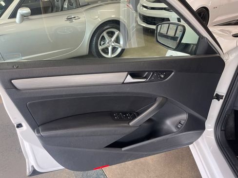 Used 2014 Volkswagen Passat TDI SE FWD image 19