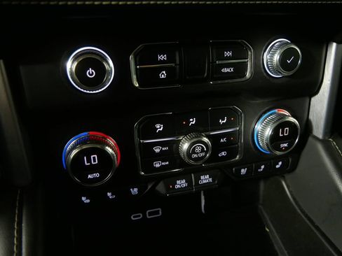 Used 2021 GMC Yukon SLT w/ SLT Premium Package AWD/4WD image 25