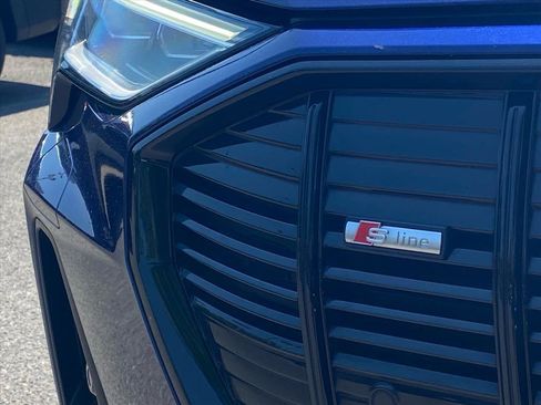 Used 2022 Audi e-tron Premium w/ Convenience Plus Package AWD/4WD image 6
