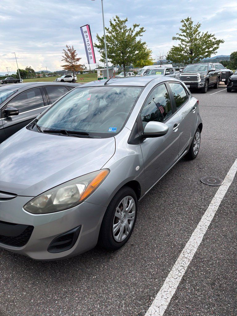 Used 2013 MAZDA MAZDA2 Sport FWD image 2