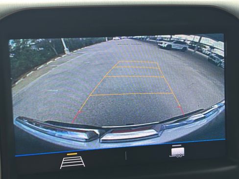 Used 2022 GMC Sierra 2500 SLE w/ SLE Convenience Package image 9