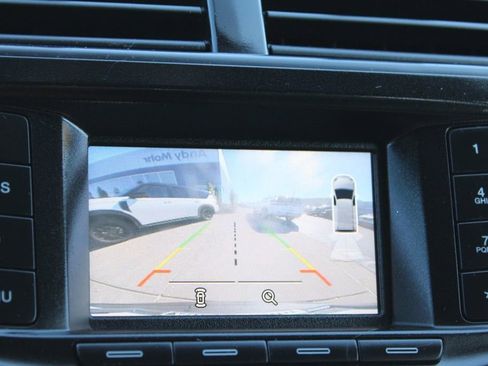 Used 2018 Ford Explorer XLT image 36