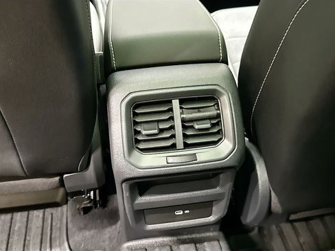 Used 2022 Volkswagen Taos SE w/ Panoramic Sunroof Package FWD image 28