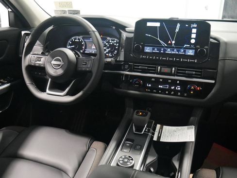 New 2025 Nissan Pathfinder SL image 18